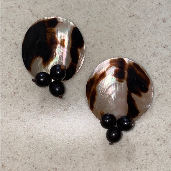 Tribal Seashell Resin Leather Necklace Set - Picture 2 of 7